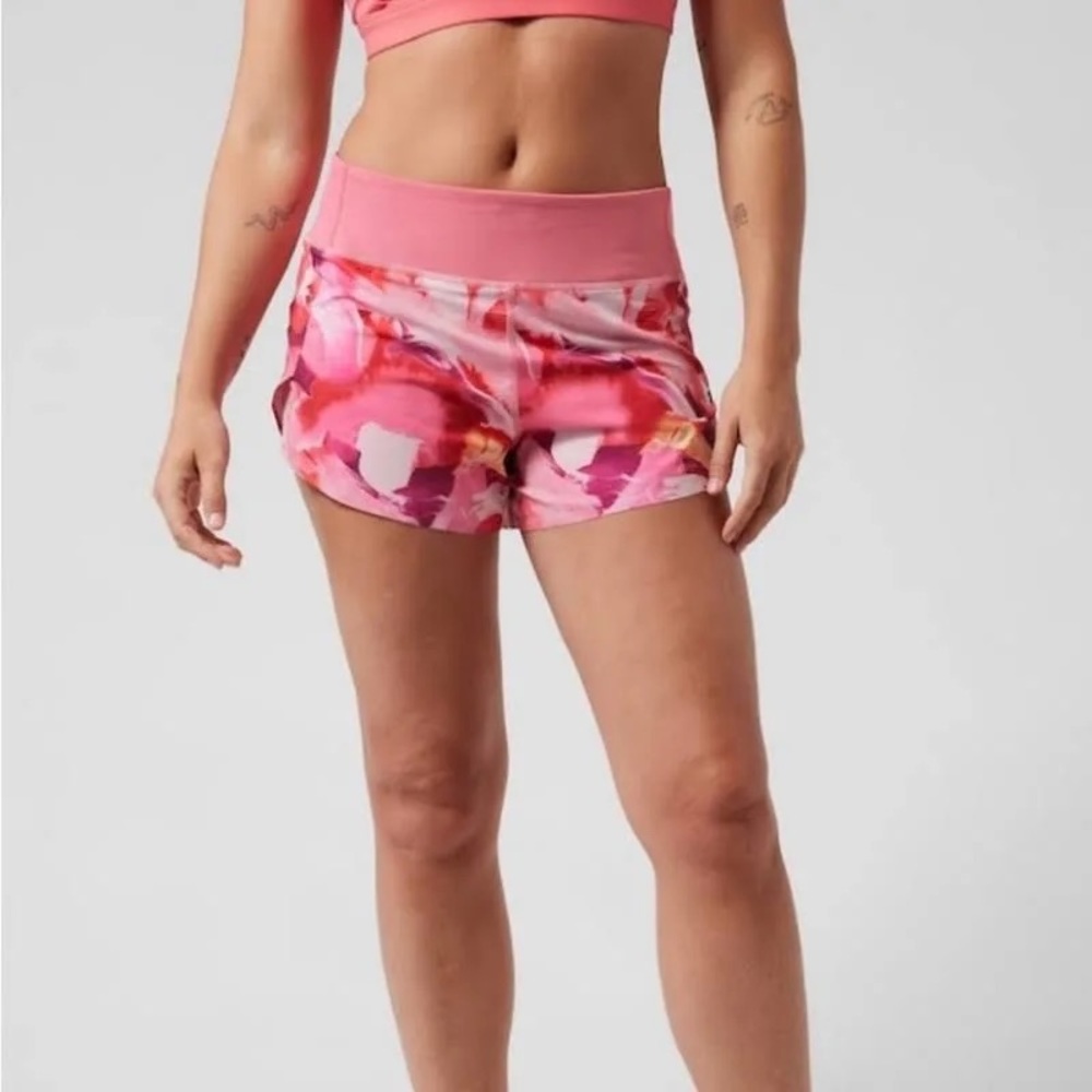 Athleta Pink Printed Run with It 3.5” Short Athletic Running Shorts size Small